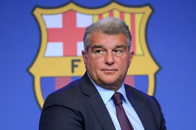 Laporta: «Ci mancano un terzino destro e due centrocampisti. Non costerà molto, ci sono diverse opzioni» Laporta: «Ci mancano un terzino destro e due centrocampisti. Non costerà molto, ci sono diverse opzioni»