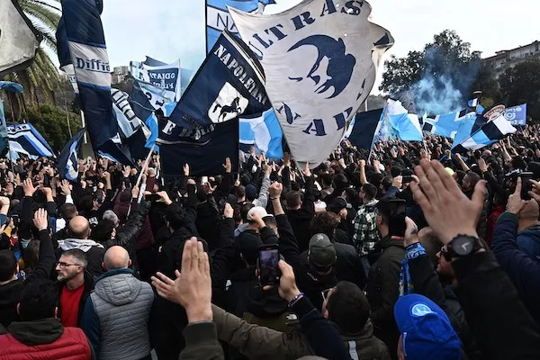 Varese: denunciati e rilasciati i 27 ultras del Napoli portati in Questura, avviata istruttoria per il Daspo Varese: denunciati e rilasciati i 27 ultras del Napoli portati in Questura, avviata istruttoria per il Daspo