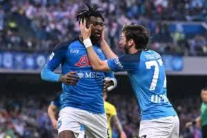 Il gol di Anguissa dimostra che i centrocampisti del Napoli dovrebbero tirare di più in porta item-thumbnail