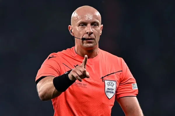L’arbitro Marciniak: «Sono stato io e non Mbappé ad avvertire il Var del doppio tocco di Alvarez» L’arbitro Marciniak: «Sono stato io e non Mbappé ad avvertire il Var del doppio tocco di Alvarez»