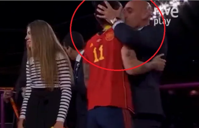 Rubiales e il bacio: «Non rispondiamo a tutti questi str… che non sanno vedere il positivo» Rubiales e il bacio: «Non rispondiamo a tutti questi str… che non sanno vedere il positivo»