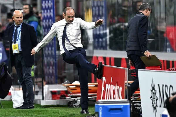 La Gazzetta l’ha presa bene: “la Juventus non si imbarazza a giocare come una neopromossa?” La Gazzetta l’ha presa bene: “la Juventus non si imbarazza a giocare come una neopromossa?”