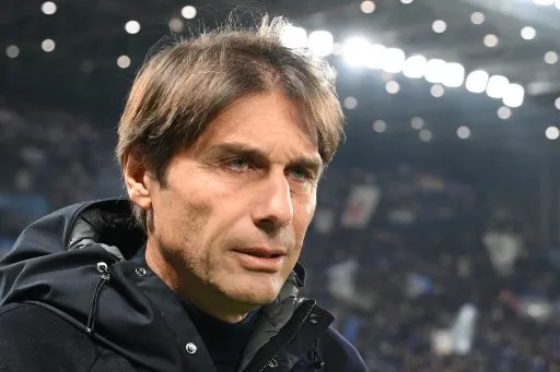 Conte, frecciata agli esteti: «Dicono che le altre sono più pettinate e profumate, ma il Napoli è una squadra europea» Conte, frecciata agli esteti: «Dicono che le altre sono più pettinate e profumate, ma il Napoli è una squadra europea»