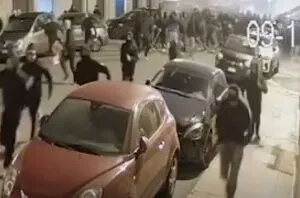 Il video degli scontri tra ultras di Juve e Torino prima del derby. Pioggia di Daspo e perquisizioni item-thumbnail