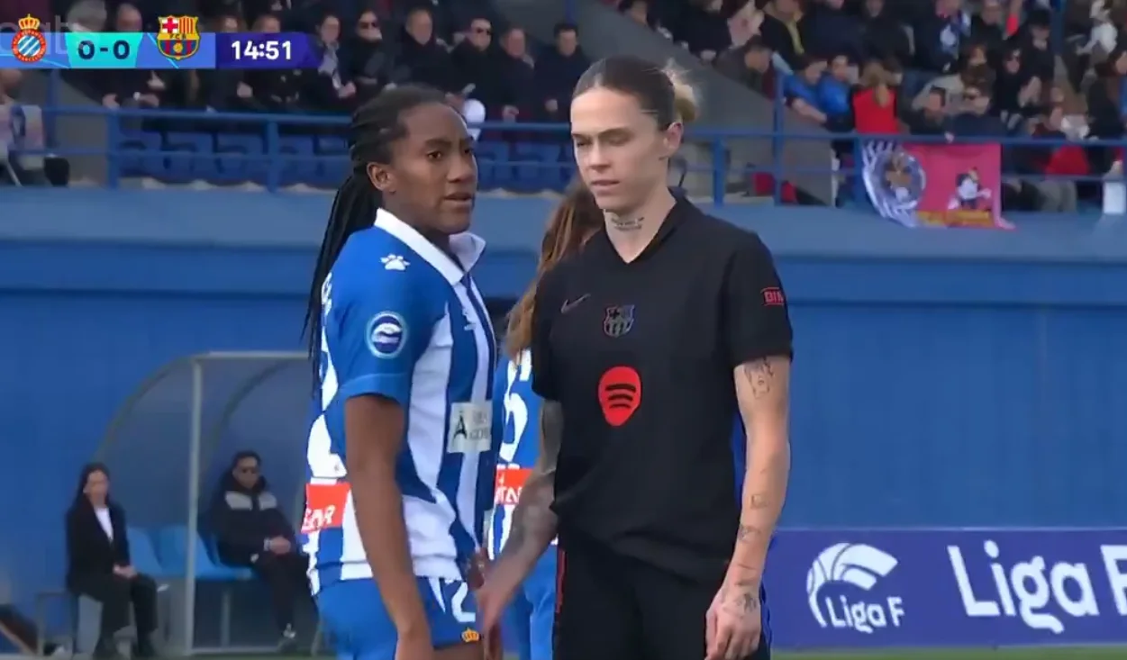 Barcellona femminile, Mapi Leon provoca Caracas dell’Espanyol toccandole le parti intime: «Hai il pene?» (Video) Barcellona femminile, Mapi Leon provoca Caracas dell’Espanyol toccandole le parti intime: «Hai il pene?» (Video)