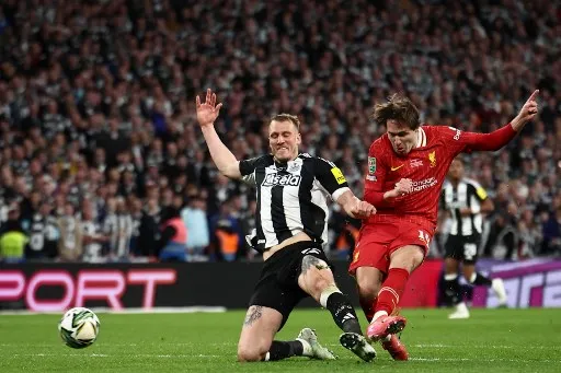 Il gol di Chiesa non basta al Liverpool, il Newcastle saudita vince il suo primo trofeo: Liverpool sconfitto Il gol di Chiesa non basta al Liverpool, il Newcastle saudita vince il suo primo trofeo: Liverpool sconfitto