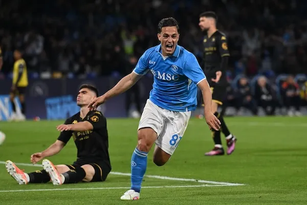 Perché Billing al posto di Raspadori? Il difensivismo di Conte ha dato fiducia al Genoa Perché Billing al posto di Raspadori? Il difensivismo di Conte ha dato fiducia al Genoa